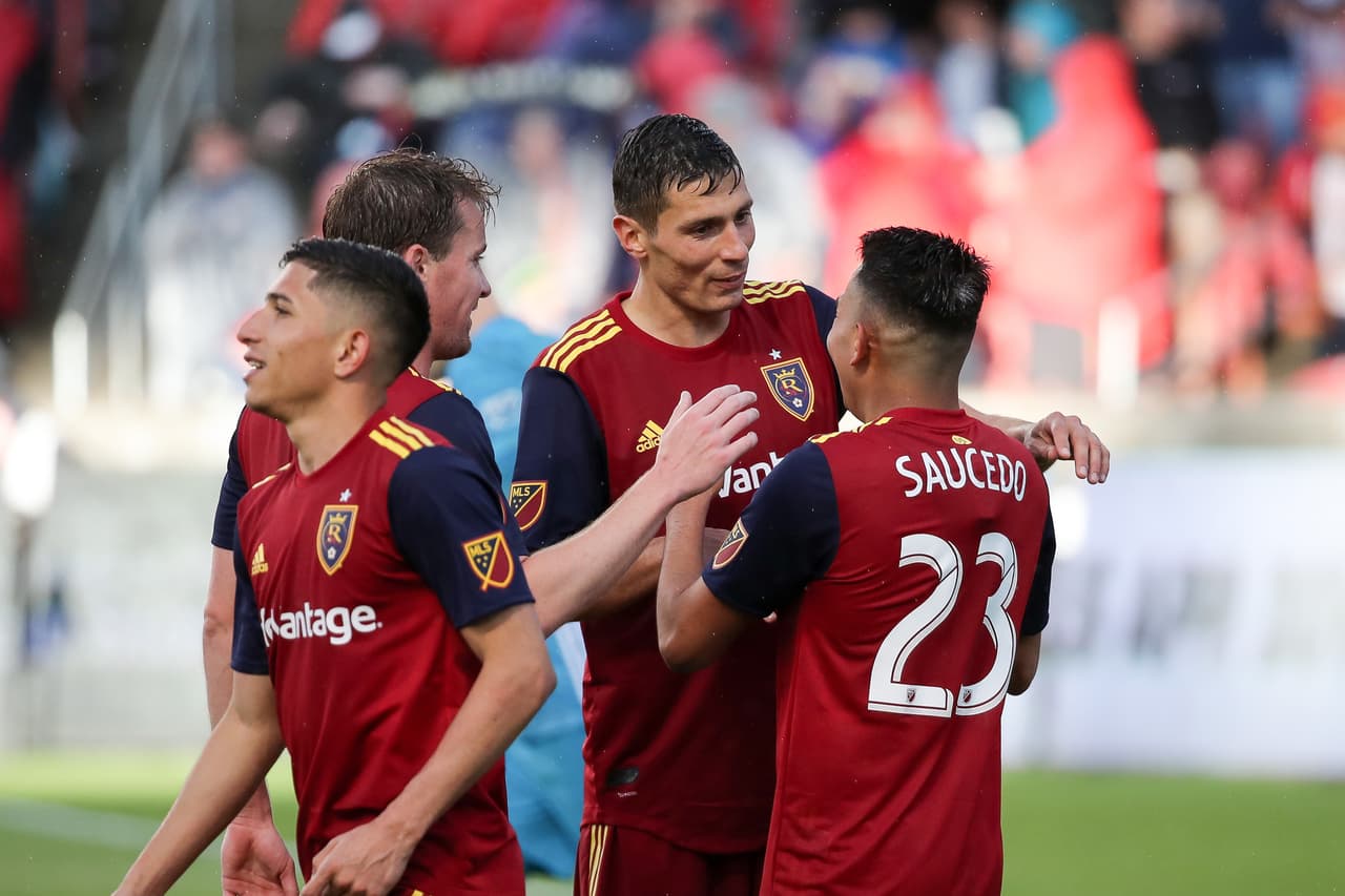 Con la ventaja en el marcador el Real Salt Lake se tomó confianza ante los dirigidos por Frank de Boer que han tenido una campaña irregular.