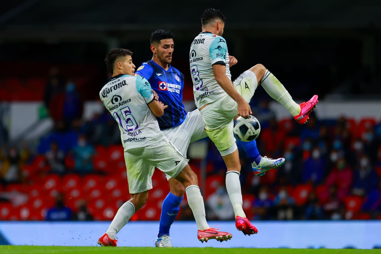 Mazatlán impuso su futbol para llevarse los tres puntos de casa de Cruz Azul que inició mal su reinado.