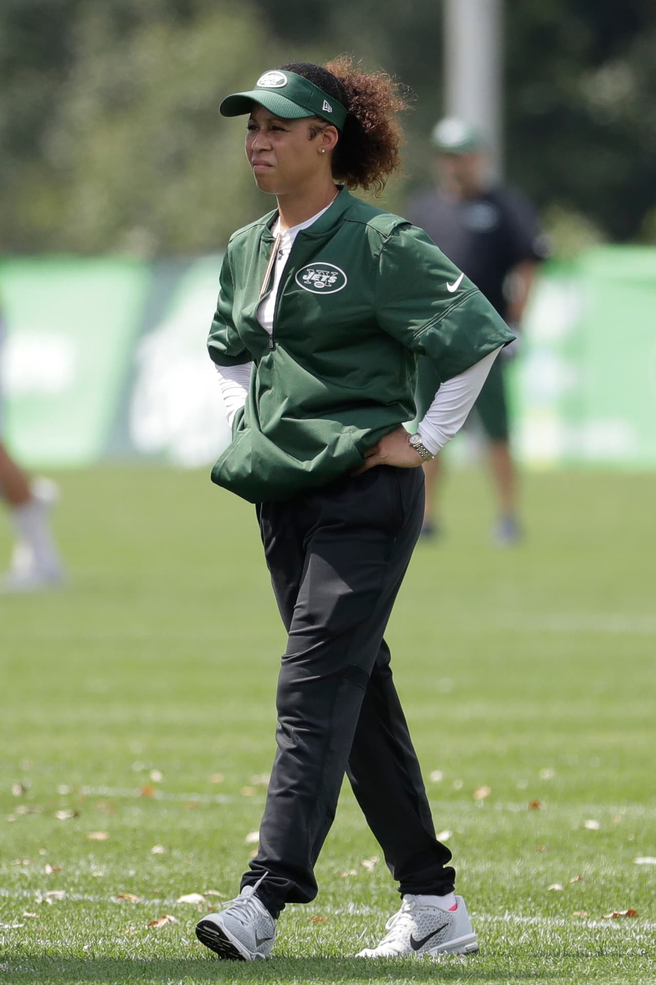 En 2017, Collette Smith se convirtió en la primera mujer entrenadora en la historia de los New York Jets.