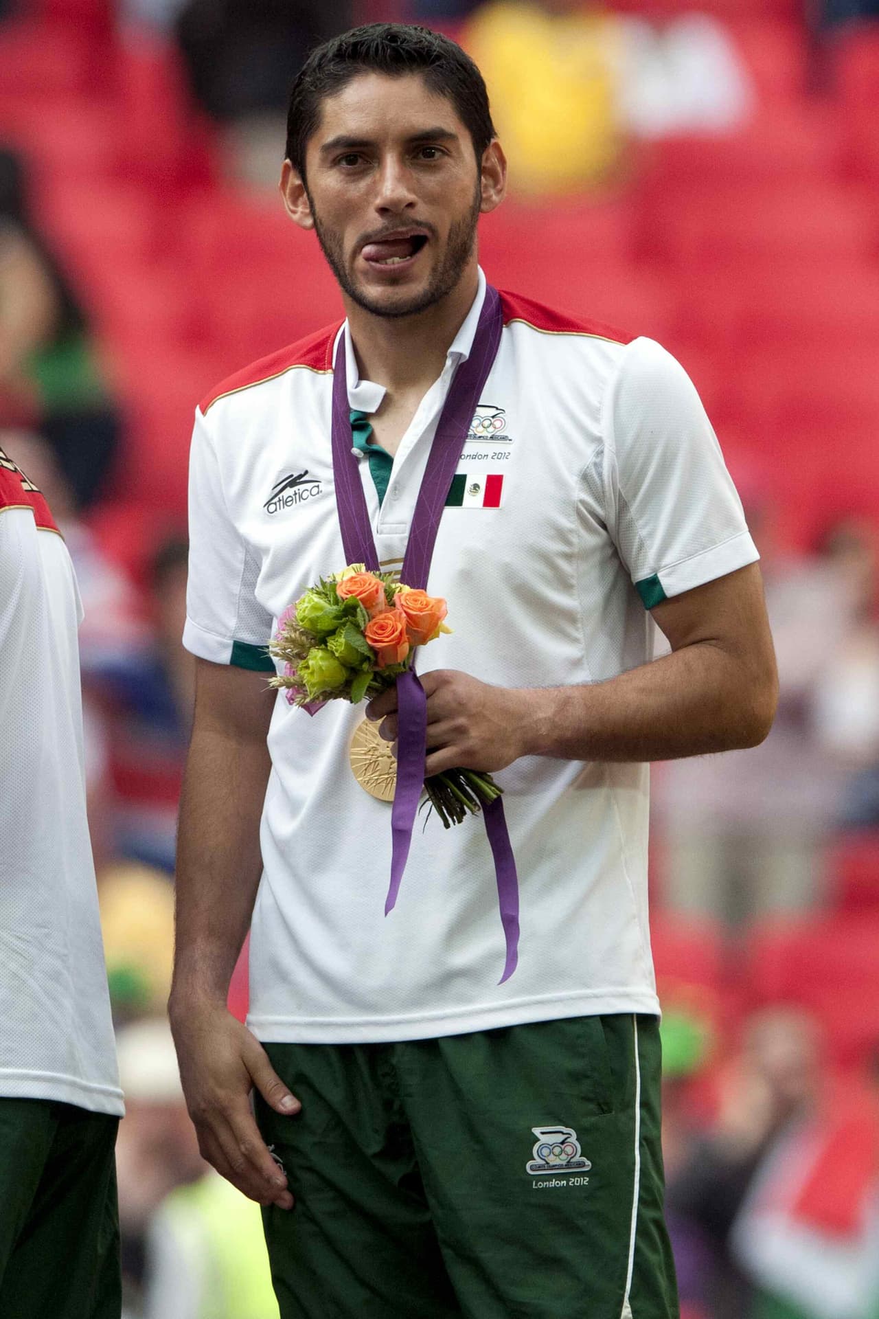 Jes´ús Corona continúa en el Cruz Azul.