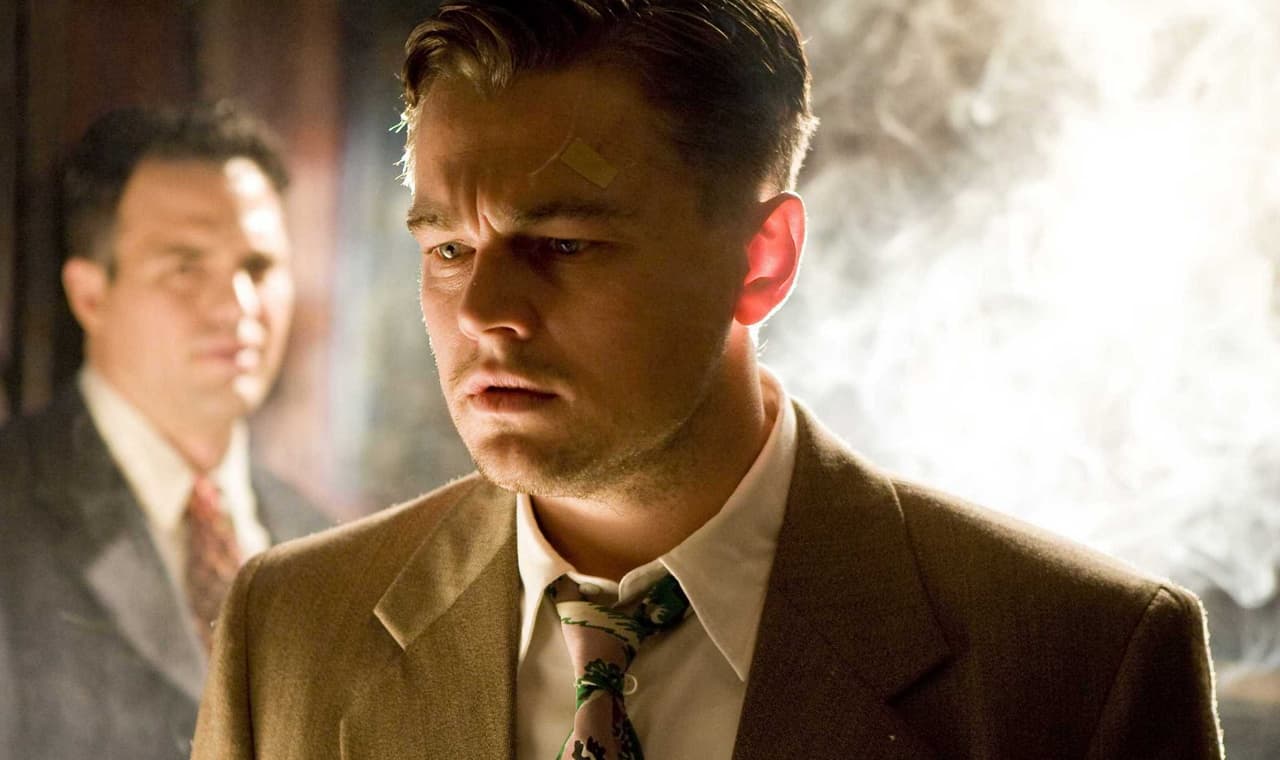 Dos alguaciles de los años 50 persiguen a una asesina que escapó de un manicomio que está situado en una solitaria isla. Los policías encuentran pistas de hechos macabros sucedidos en el interior de la isla.