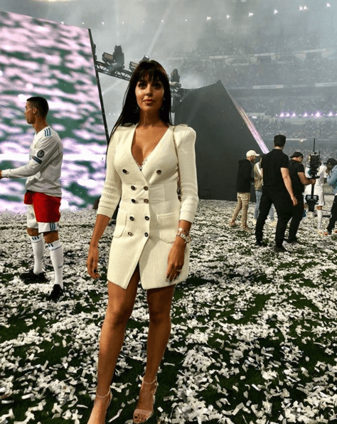 “Dolores, vuelva al lado de Cristiano. No deje que la vaca española tome todo el imperio de su hijo”, escribió el personaje.