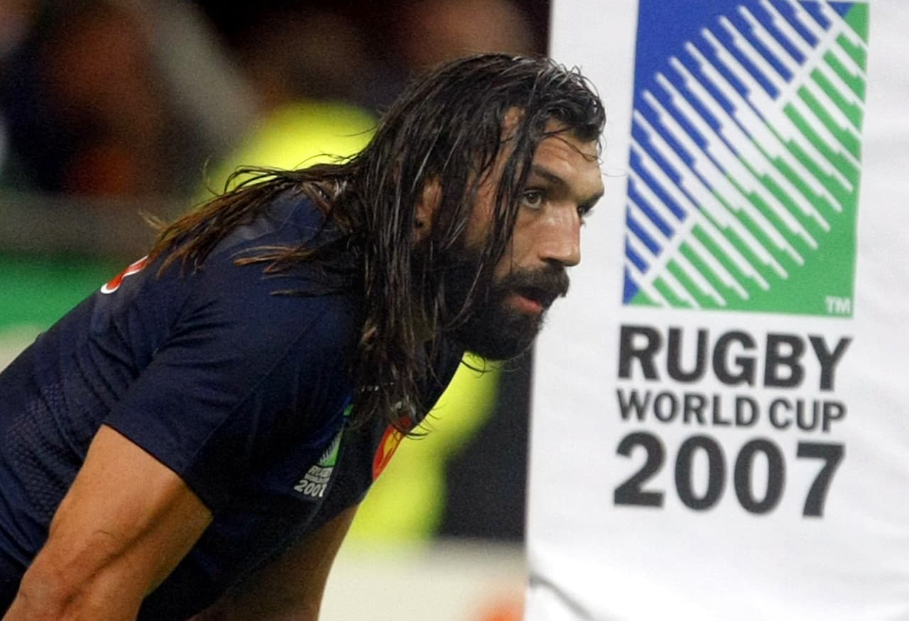 En el rugby, el francés Sebastien Chabal fue ícono con su cabello largo y barba, por lo que fue apodado El Cavernícola.