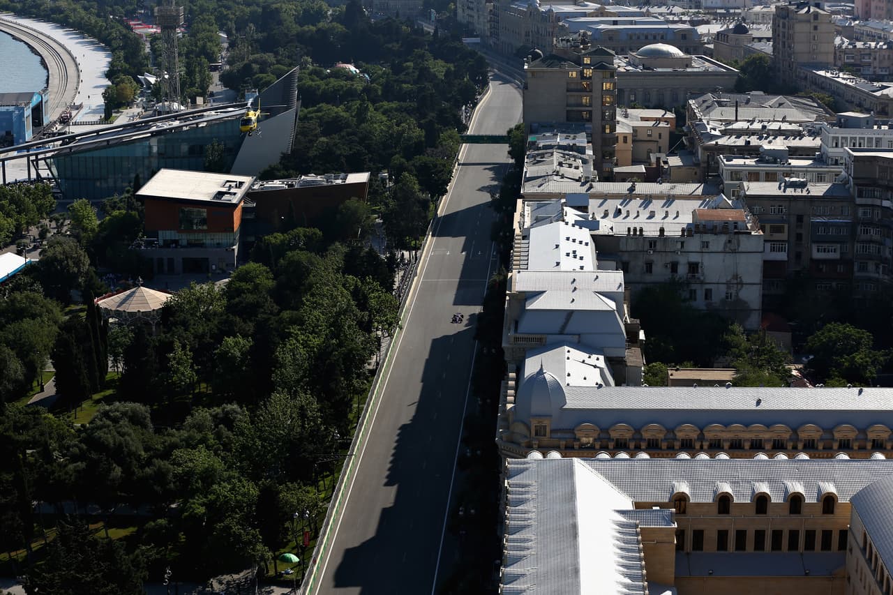 Esta es apenas la segunda edición de esta carrera que se disputa en el Circuito de Bakú, sin duda uno de los más hermosos de la competencia.