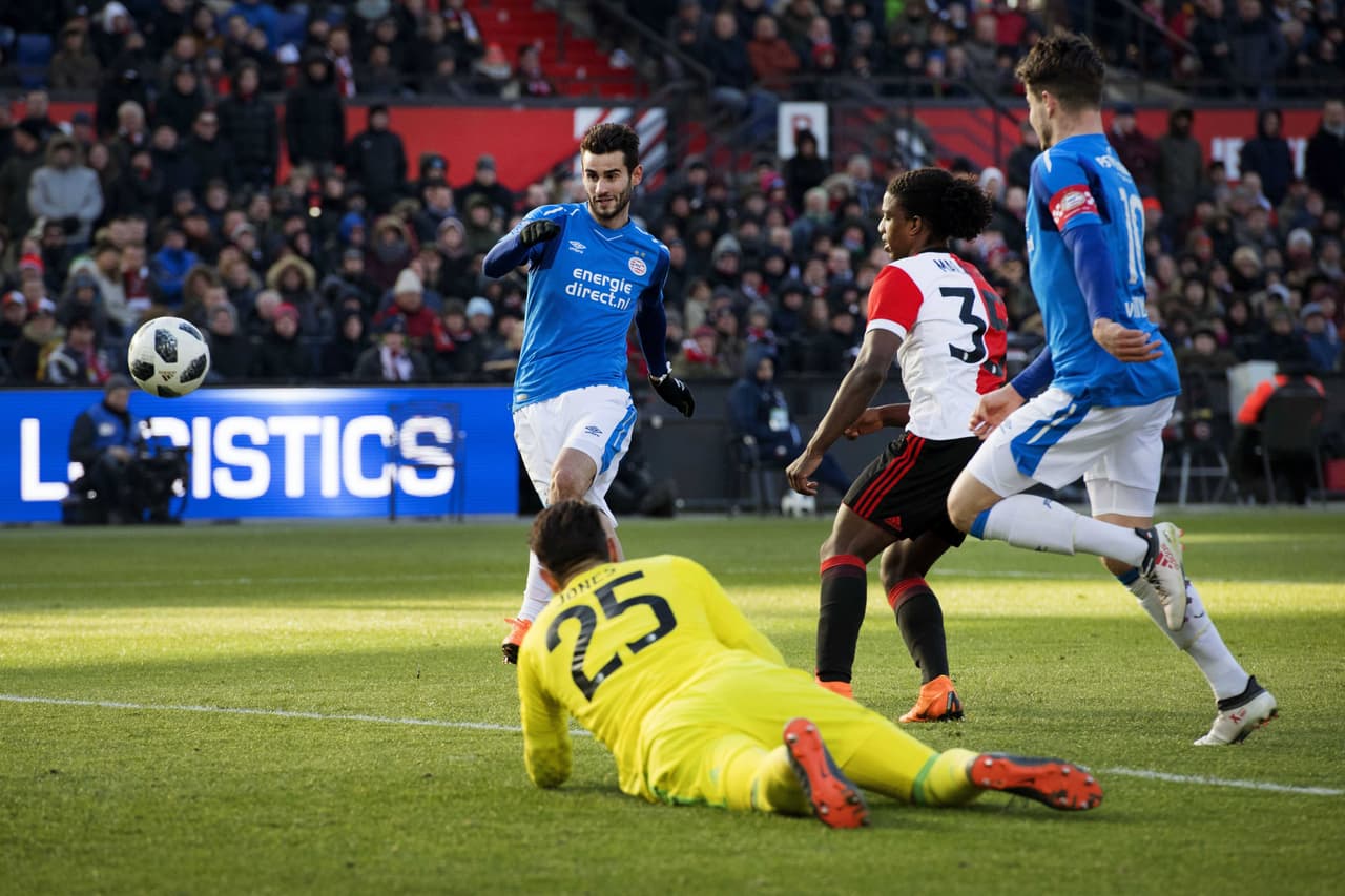 Sin embargo, pronto, al minuto 13 del segundo tiempo el argentino Gastón Pereiro puso el 1-3 definitivo, como la representación latinoamericana ante la ausencia del Chucky.