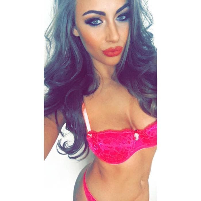 En las últimas semanas la prensa rosa ha mencionado que la bella modelo inglesa es novia del jugador de los 'Foxes', Danny Simpson. Así que Ashleigh ya es considerada como la musa del equipo.