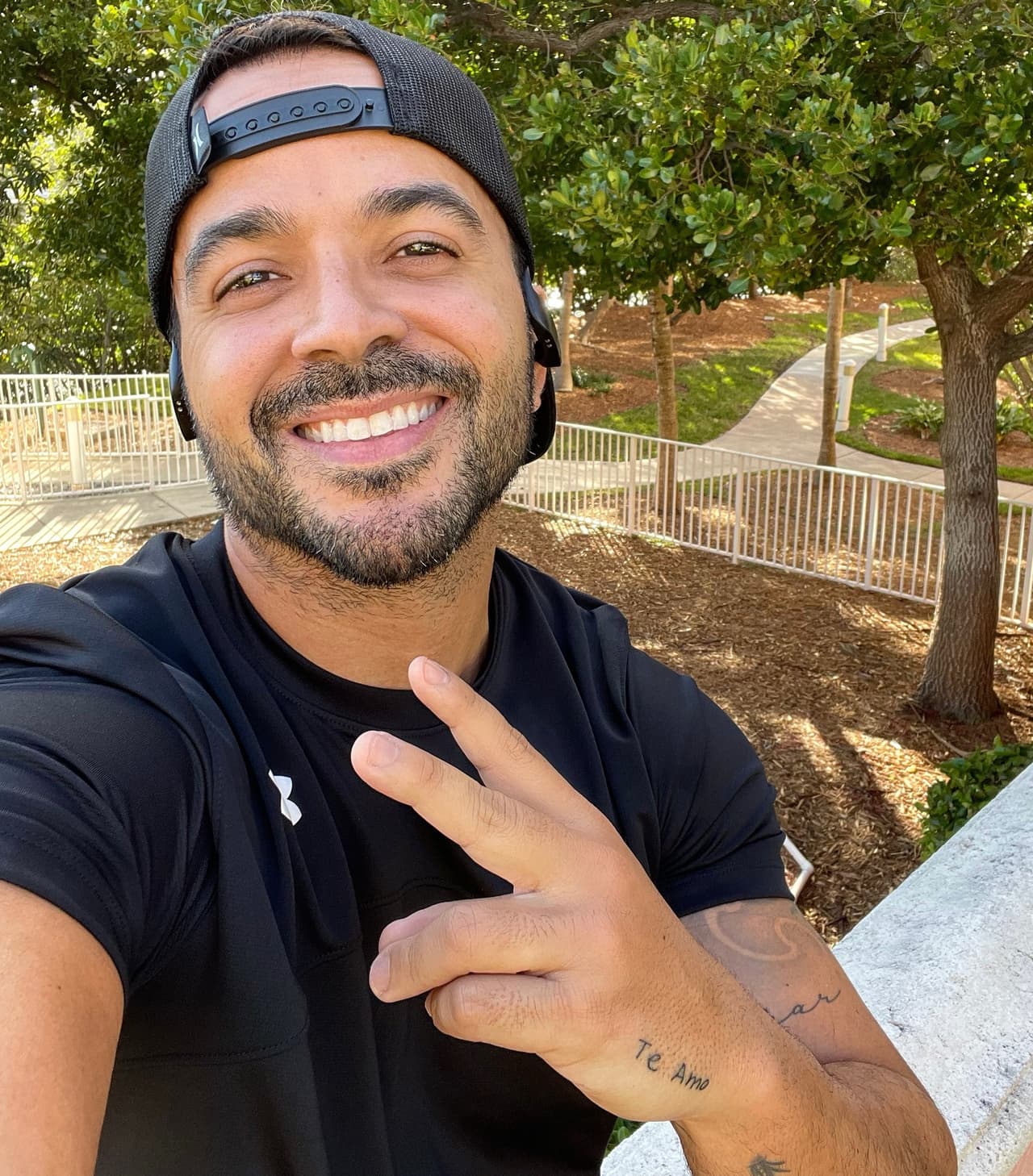 Luis Fonsi deseó un feliz año a todos sus seguidores.