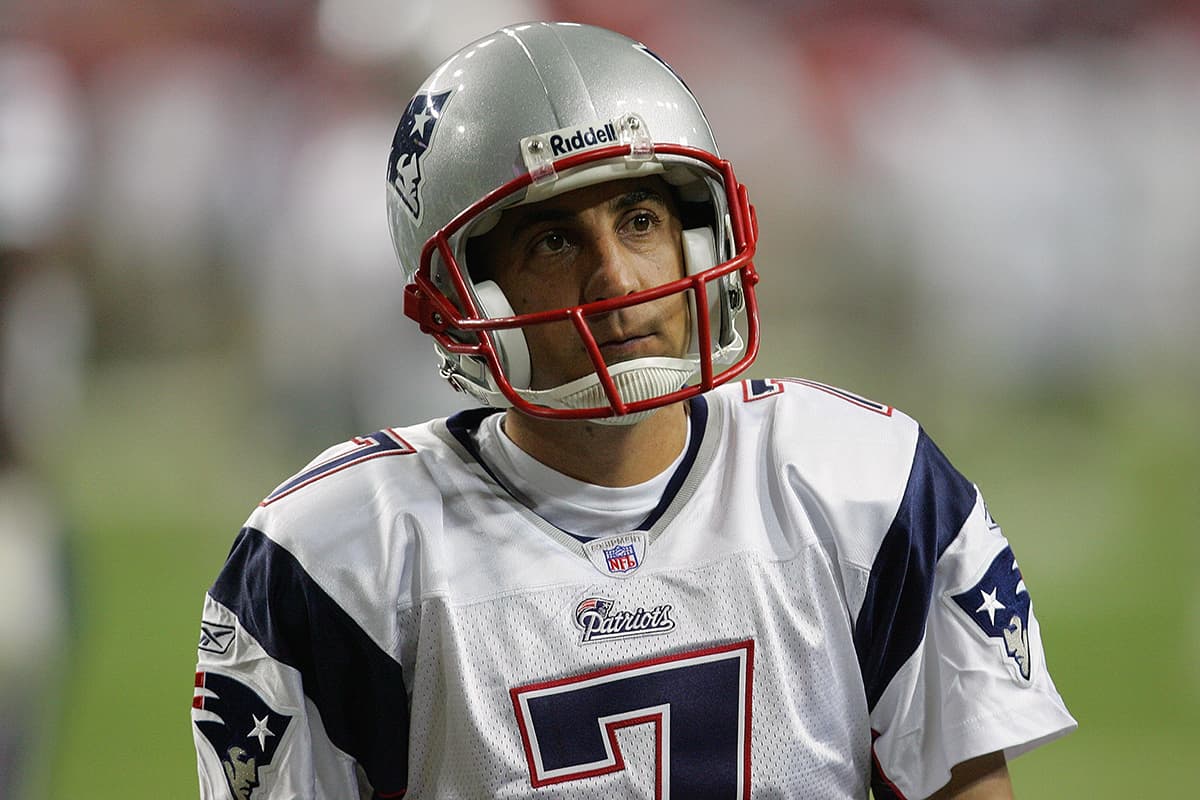 Sin embargo, Gramática salió de los Patriots una vez que el entrenador Bill Belichick eligiera como su pateador al novato Stephen Gostowski.