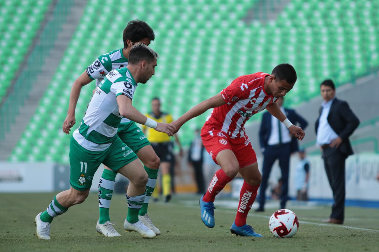 Para el segundo tiempo los visitantes generaron más peligro en el arco rival.