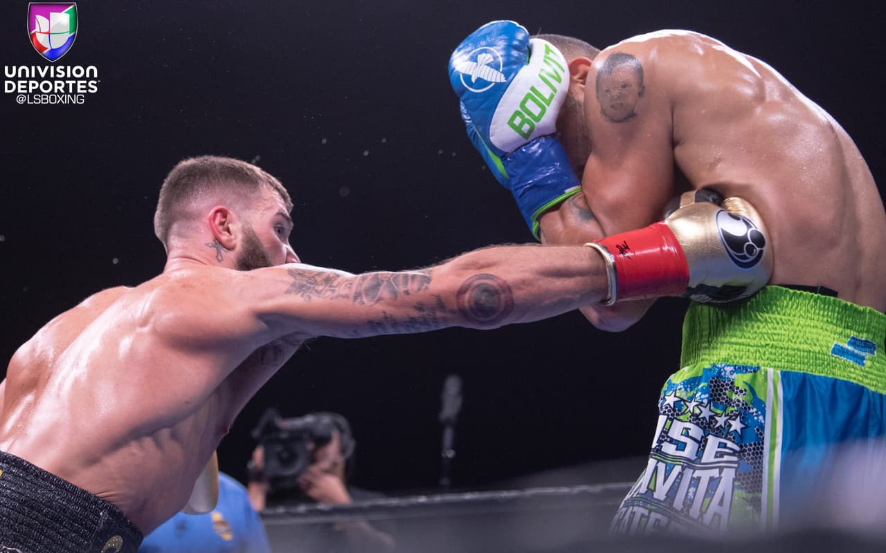 En una pelea emocionante, Caleb Plant logró despojar a José Uzcátegui de su cetro supermedio de la FIB en Los Ángeles tras noquear en dos ocasiones al entonces campeón venezolano.