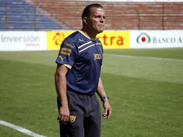 Raúl Servín: Jugó para Pumas desde la temporada 1980 hasta la campaña de 1989. Para los celestes jugó en la temporada 1990-1991.