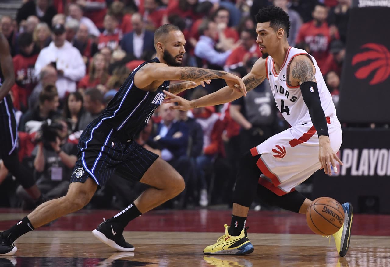 Los Raptors se vieron sorprendidos por un incisivo equipo del Magic que les ganó de manera dramática en Toronto el Juego 1 de la serie. Parece que fue un bofetón que los despertó.
