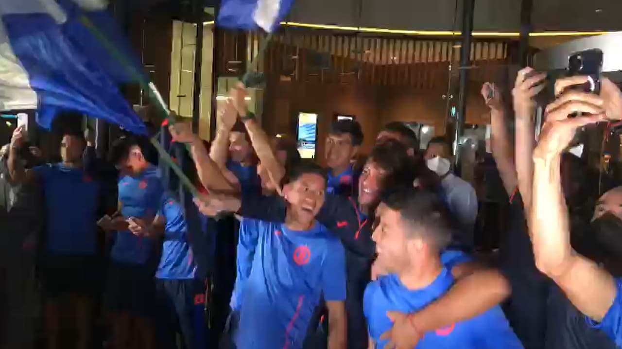 ¡Serenata celeste! Fans apoyan a Cruz Azul previo al duelo ante Tigres