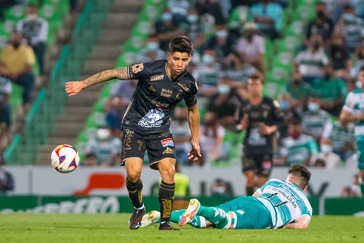 León comienza a desmotstrar el futbol que lo hizo campeón del futbol mexicano y vencen 1-2 a Santos. La Fiera escaló hasta la novena plaza y los Guerreros se mantienen en el tercer lugar.