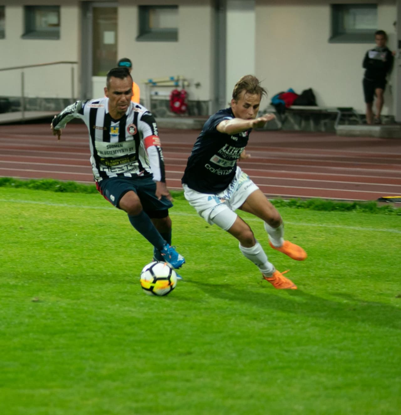 En invierno la situación aquí es difícil porque las temperaturas llegan a menos 25-30 grados centígrados. Hay momentos del año que todo el día está oscuro, a las dos o tres de la tarde ya está oscuro.