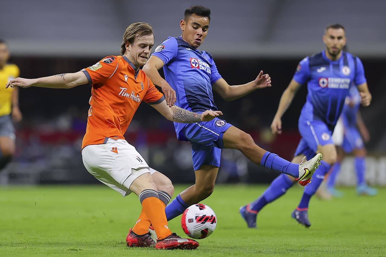 Las anotaciones de Juan Escobar, Rafael Baca y Ángel Romero, Cruz Azul golea 3-1 a Forge y aseguran su lugar en los cuartos de final.