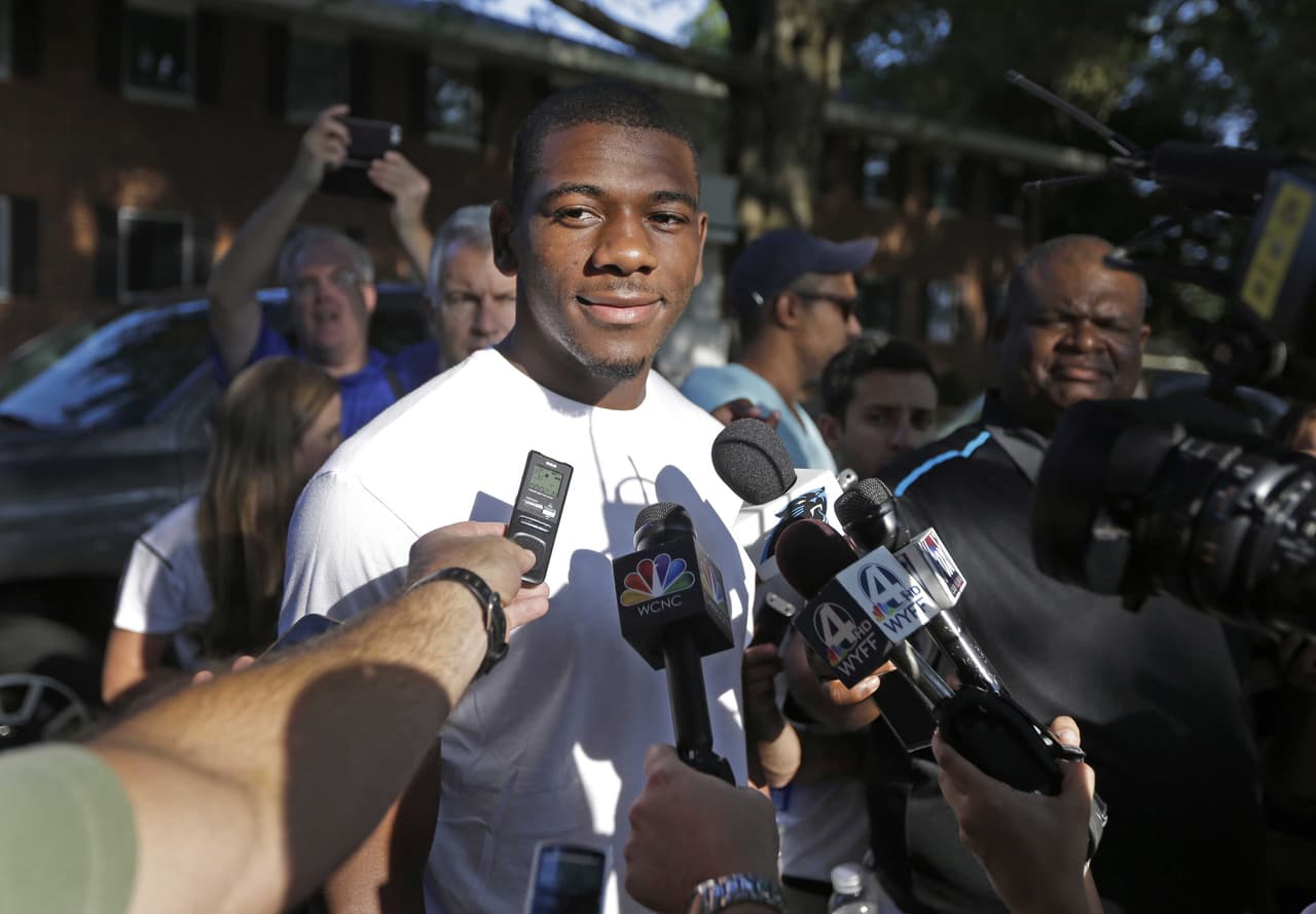 Devin Funchess (tendón de la corva) participó al 100% en la práctica de los Panthers