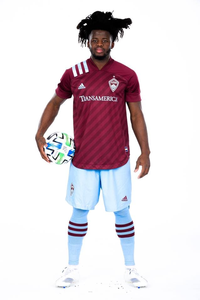 La versión de 2020 le da un aire muy clásico al uniforme.