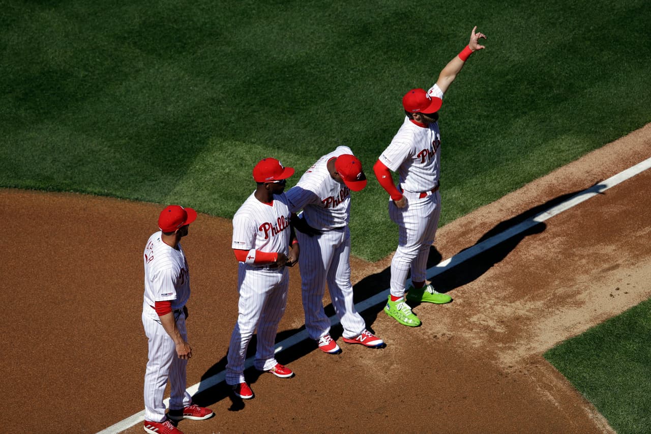 La fiesta en los partidos de comienzo de temporada de la MLB tuvo como ingrediente especial el colorido del que son elemento clave los protagonistas y los fanáticos en todos los escenarios.