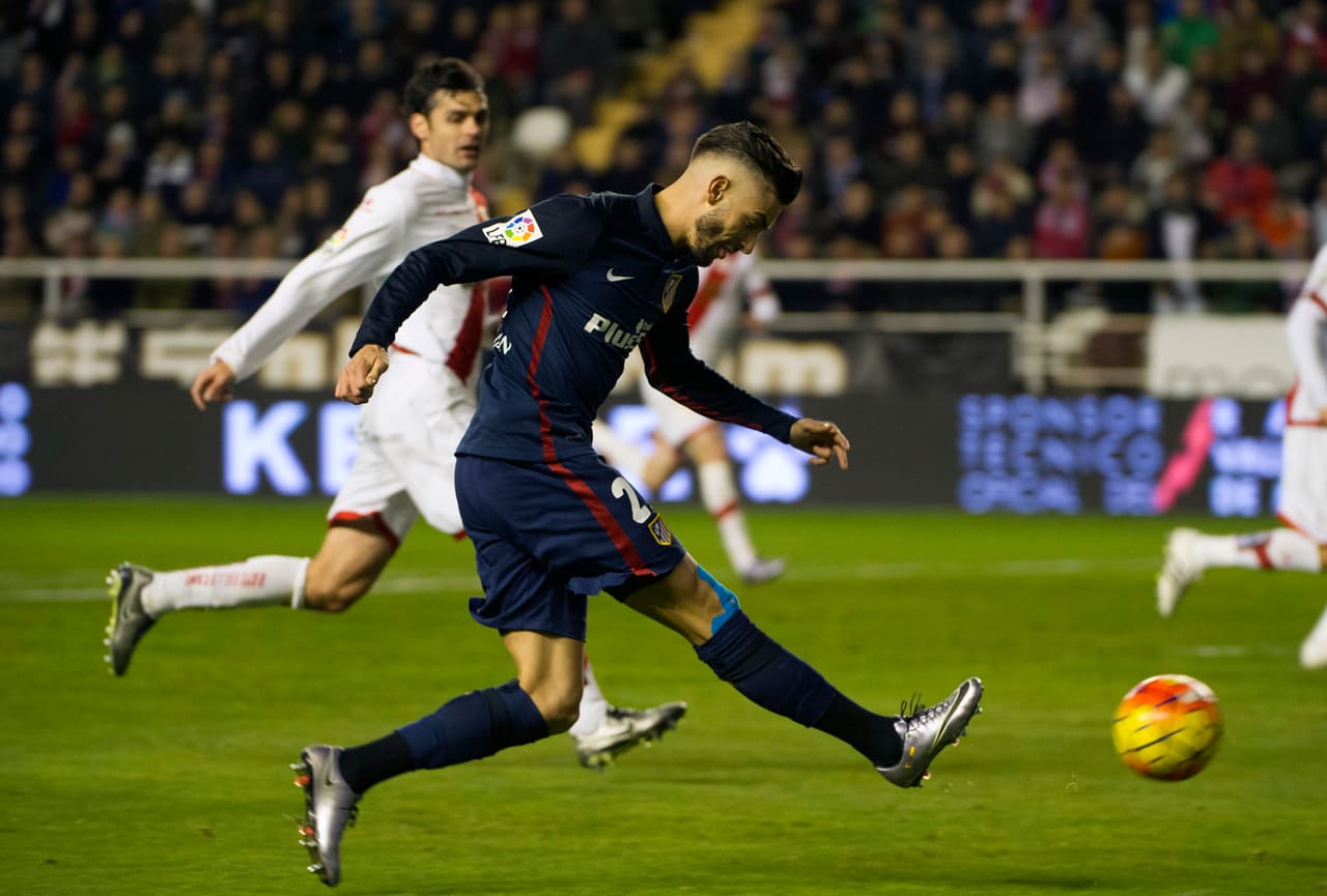 El delantero del Atlético definió frente al arco con un disparo cruzado.