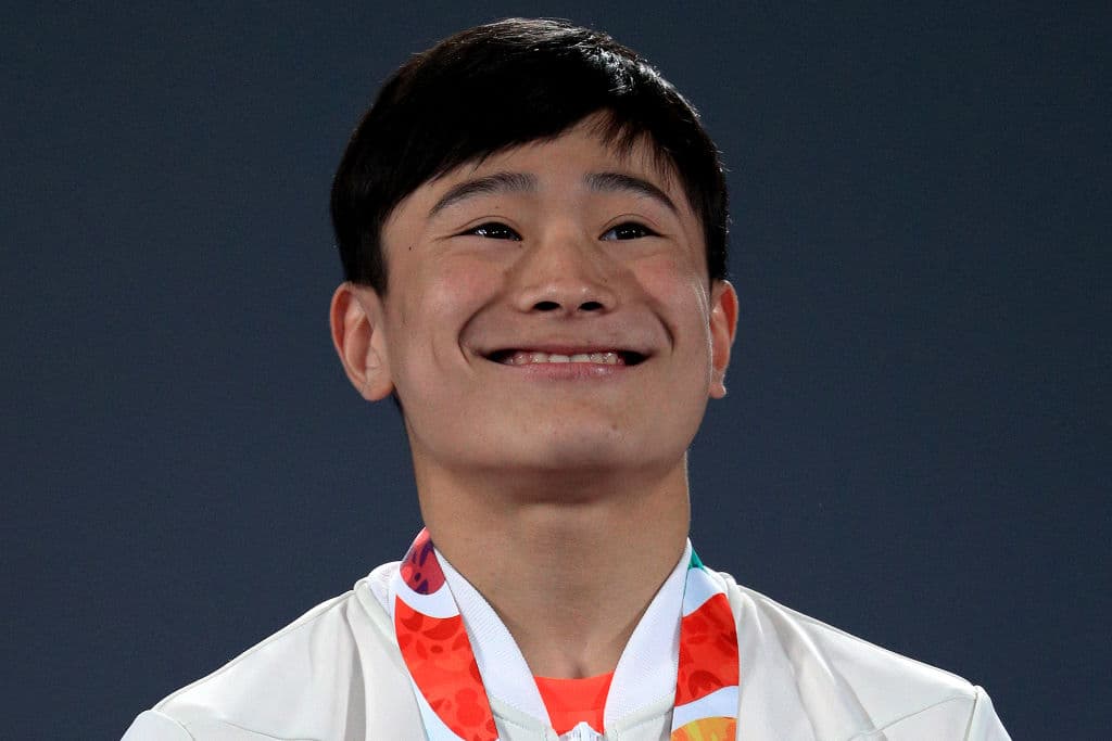 La evidente satisfacción en el rostro del japonés Takeru Kitazono, medallista en el ejercicio de anillos de la gimnasia artística.