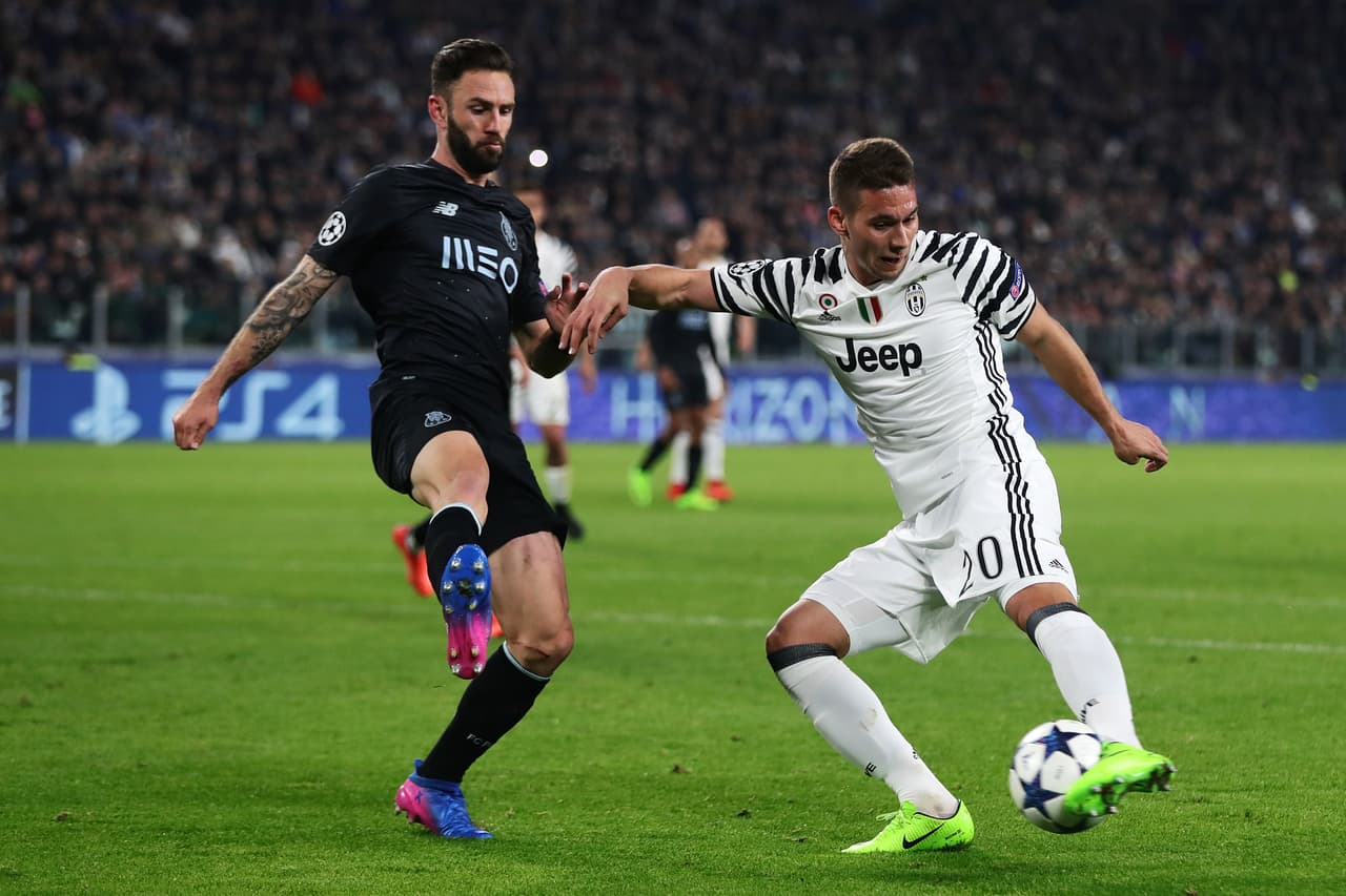 Layún disputó varios partidos de Champions League y marcó goles durante ese torneo.