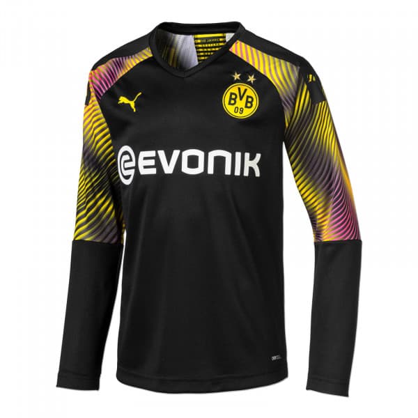 Borussia Dortmund realizó el lanzamiento de su nueva playera (con las tres de portero) para la siguiente temporada la cual usará por primera vez ante Borussia Monchengladbach en el cierre de la Bundesliga. El diseño abandona las mangas negras y regresa a una franja de ese color sobre los hombros con patrones. Además, celebra los 110 años del club con una frase en el cuello: "Ayer, hoy, mañana, para siempre".