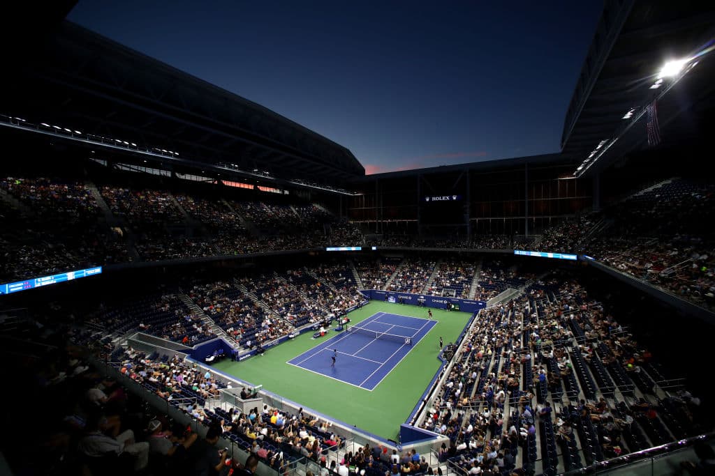 Una vez más ni el calor, ni las sorpresas ni las grandes emociones bajaron de nivel en el cuarto día de actividades del Abierto de Estados Unidos. Este es un panorama de la jornada.