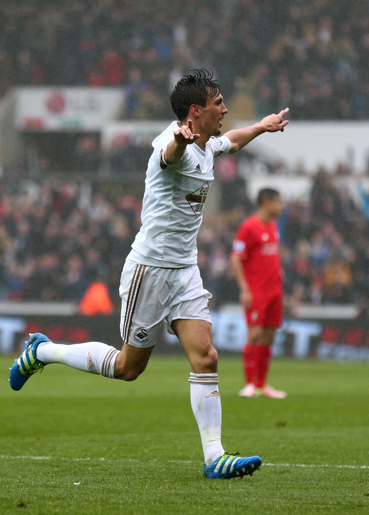 El Liverpool se centra en el Villarreal y cae ante el Swansea en la Premier