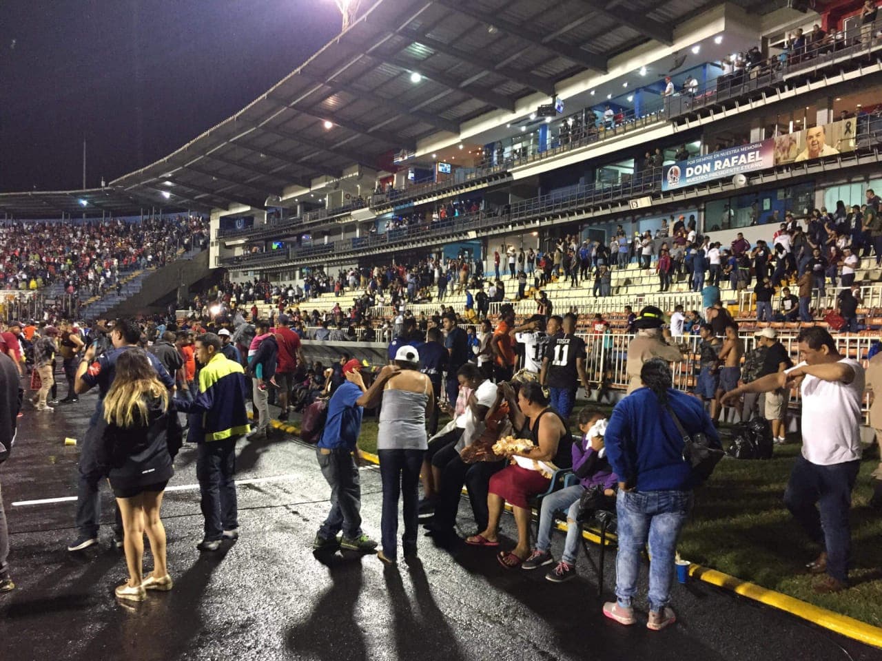 Se vivieron momentos tensos y con drama dentro del estadio Nacional de Tegucigalpa.