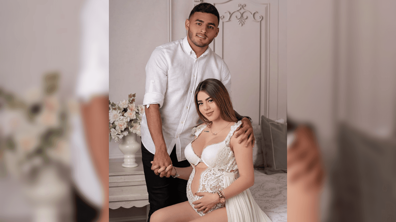 A la espera de su bebé, el futbolista del Rebaño Sagrado muestra la unión latente entre su esposa y él.