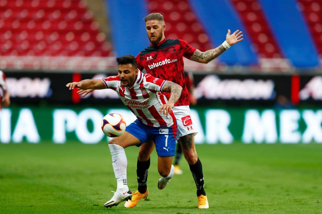 Molina (23’) abrió el marcador con un soberbio testarazo, pero un tiro de Kevin Castañeda (25’) penetró el arco de Gudiño, quien prácticamente no vio el esférico. Guadalajara visitará al San Luis y Toluca recibirá a los Rayos en la J3 de la competición de futbol mexicano.