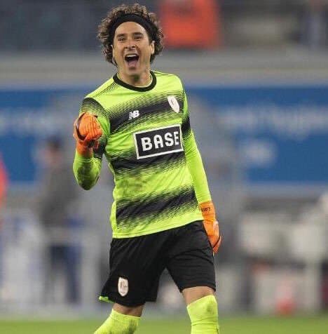 Guillermo Ochoa nuevamente fue titular con el Standard de Lieja que empató 1-1 con Sint-Truiden en Bélgica.