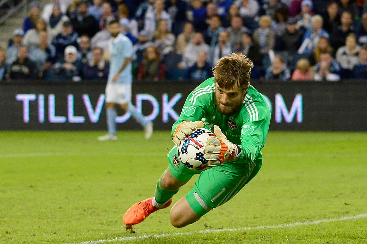 Tyler Deric fue instrumental para que Houston Dynamo consiguiera sumar 4 puntos en sus últimos dos partidos ante Houston Dynamo y -tras cuatro años de ausencia- volviera a clasificar a los Playoffs. (USA Today Images)