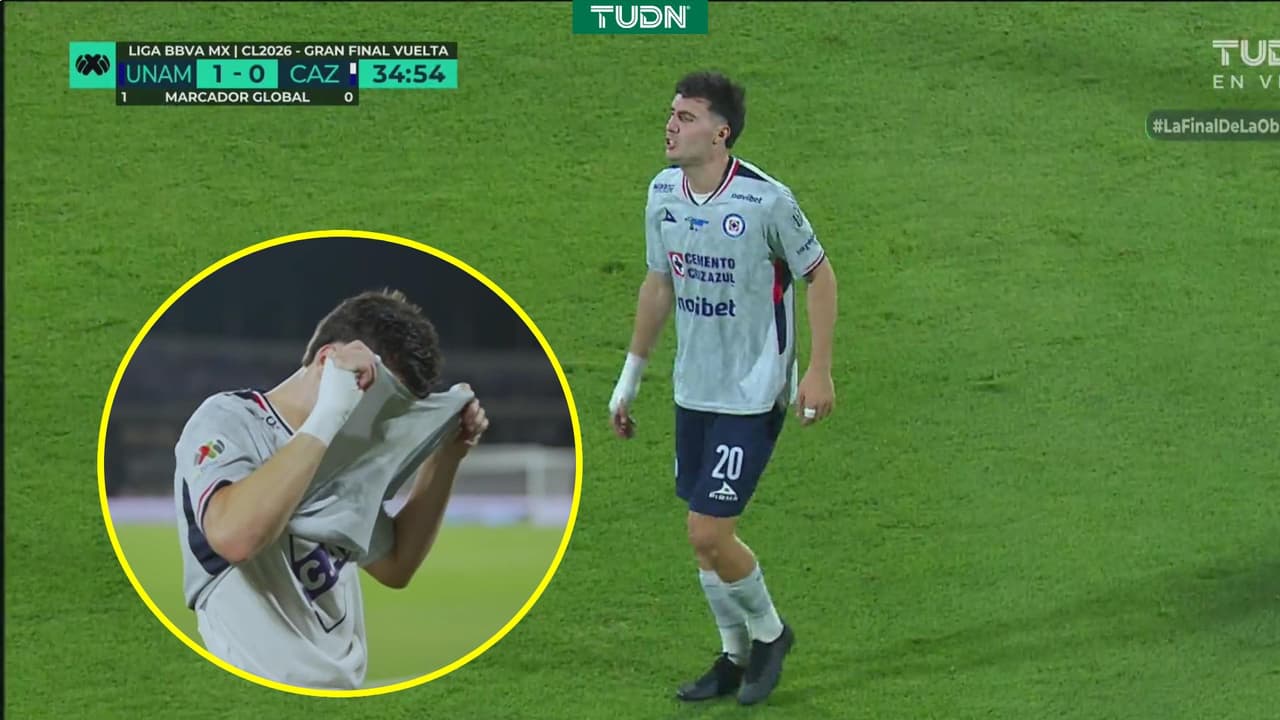 José Paradela deja el terreno de juego durante la final Pumas vs. Cruz Azul por lesión