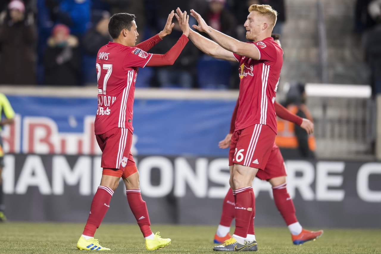 El primero en conseguir reportarse en el marcador fue Sean Davis con un cabezazo ante un mal rechazo de la defensa visitante y una floja respuesta del portero.