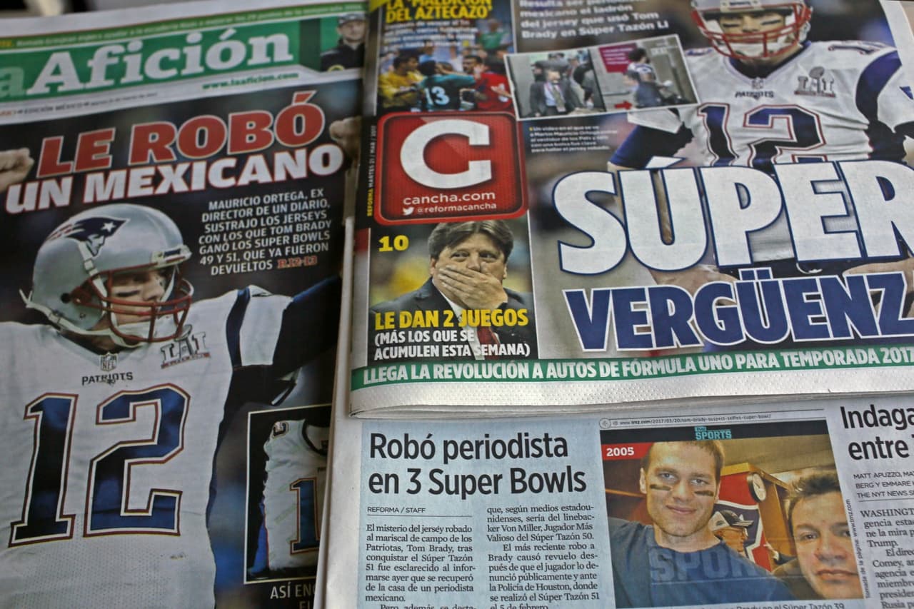 Los periódicos mexicanos destacaron el tema del jersey de Brady.