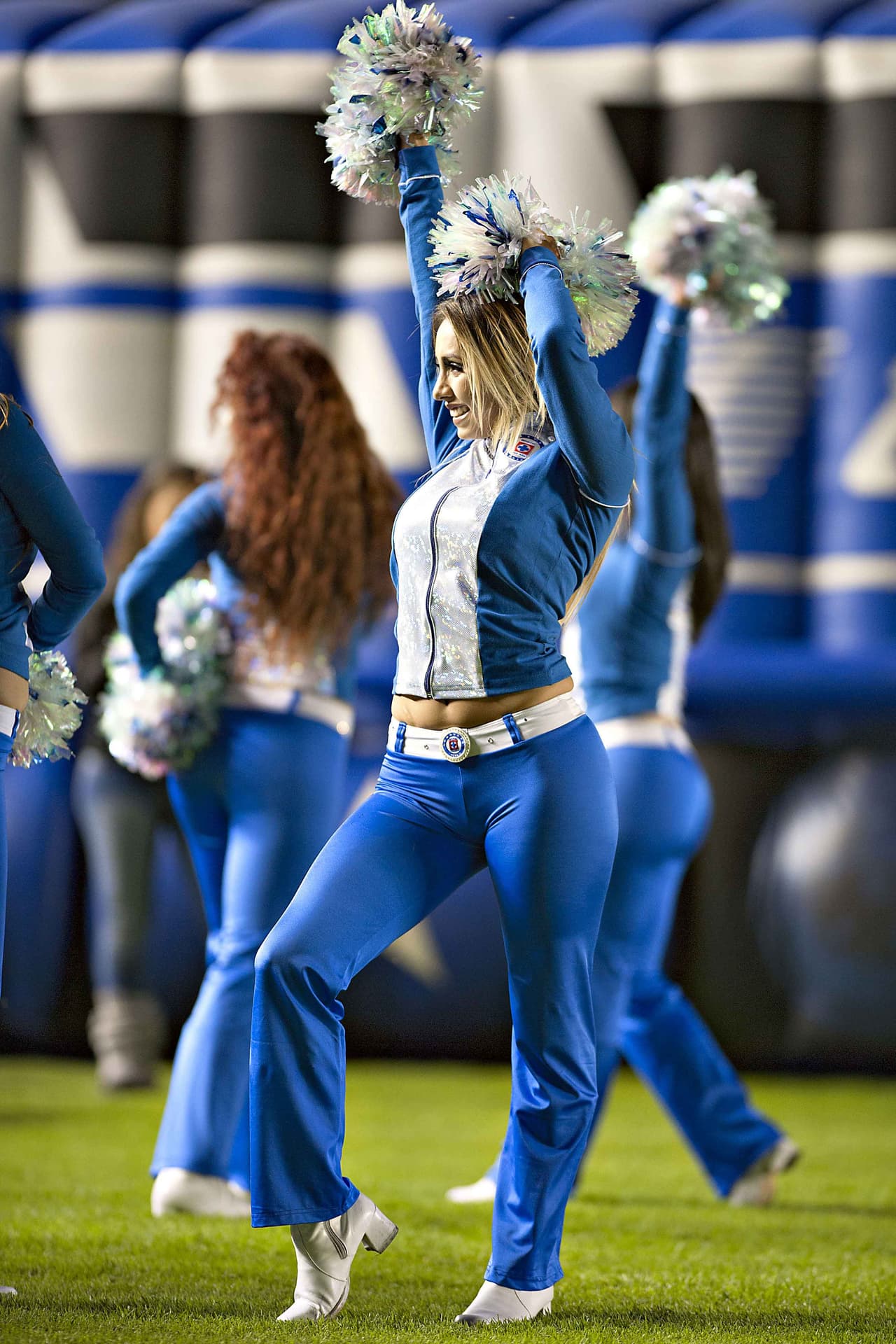 La belleza de las porristas en la fecha 11