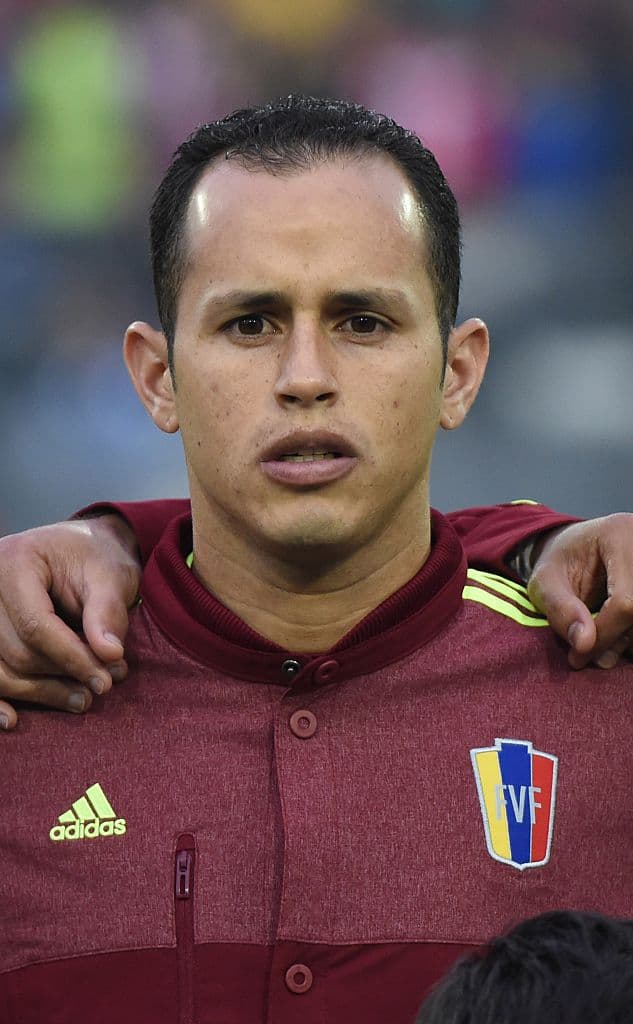 Alejandro Guerra. Posición: mediocampista. Equipo Atlético Nacional (Colombia). Edad: 30 años. veces Internacional: 52. Descripción: Es un mediocampista polivalente, que bien puede jugar en la contención como medio de enganche. Tiene toque rápido y buena visión de campo. Vive un buen momento desde su llegada a Colombia en el 2015.