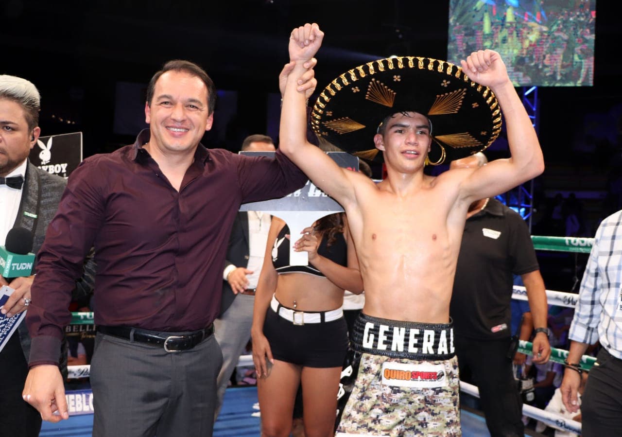 'El General' Cuellar pone en regla a Escobar en Sábados de Box