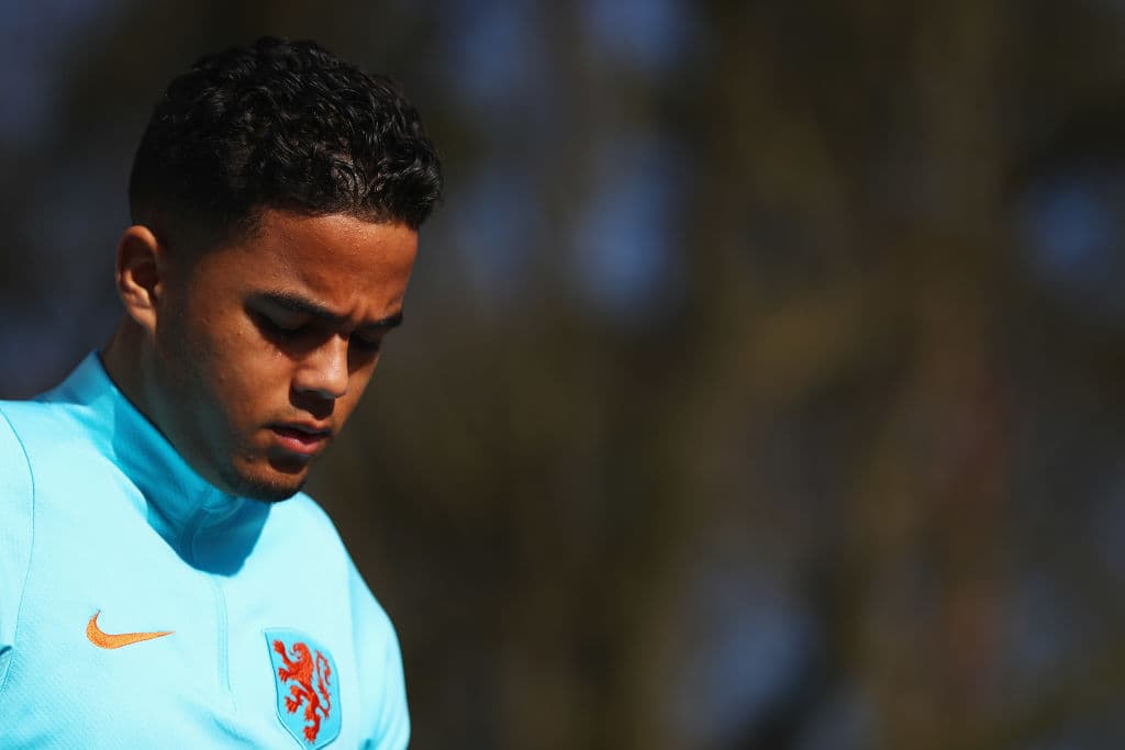 La llegada de Justin Kluivert –hijo de Patrick– a la Roma se está tardando más de lo que ellos esperaban. Se dice que en las próximas horas se confirmará.