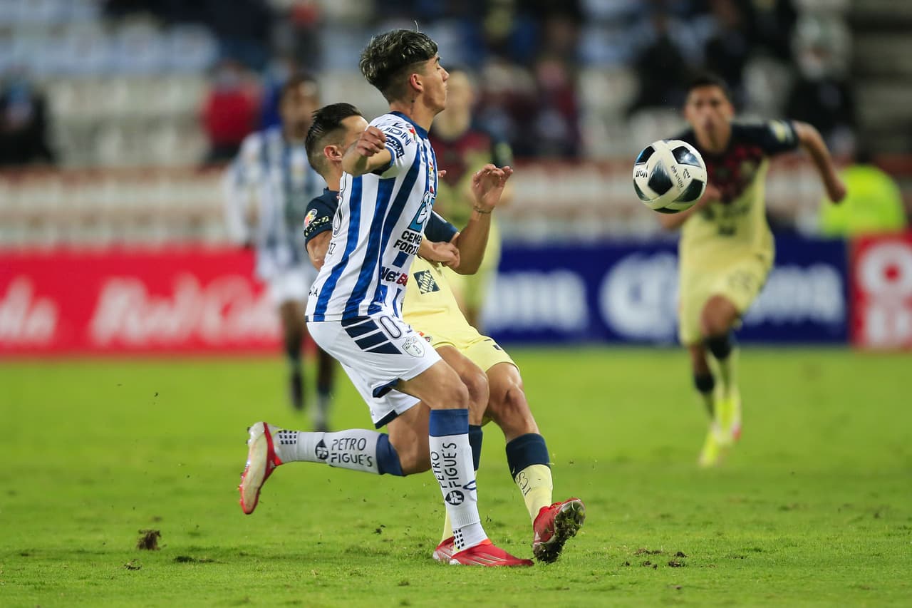 Pachuca no logra aguantar la ventaja y los Tuzos y las Águilas empatan 1-1 en el Estadio Miguel Hidalgo.