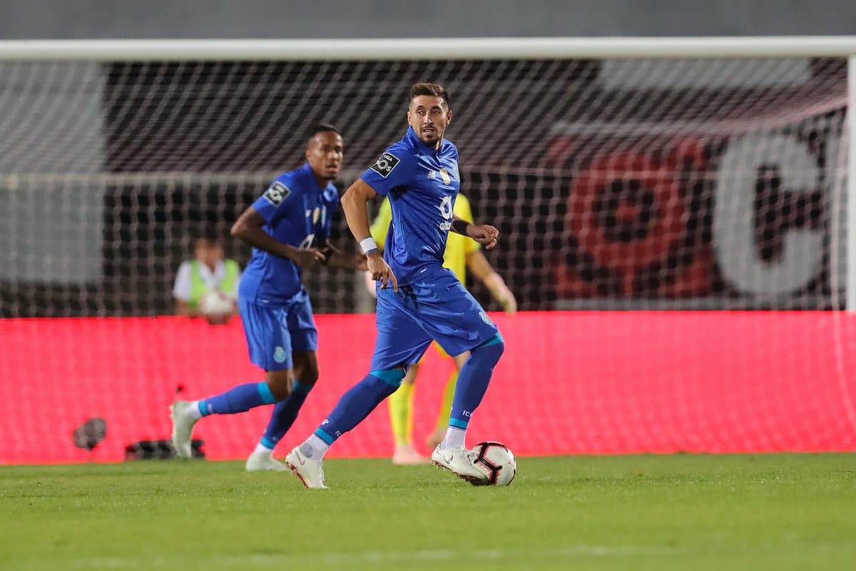 "Es un orgullo portar este jersey. Estoy muy feliz y orgulloso de estar en este club. Estoy feliz por los 200 juegos y espero tener muchos más", dijo Herrera tras el partido.