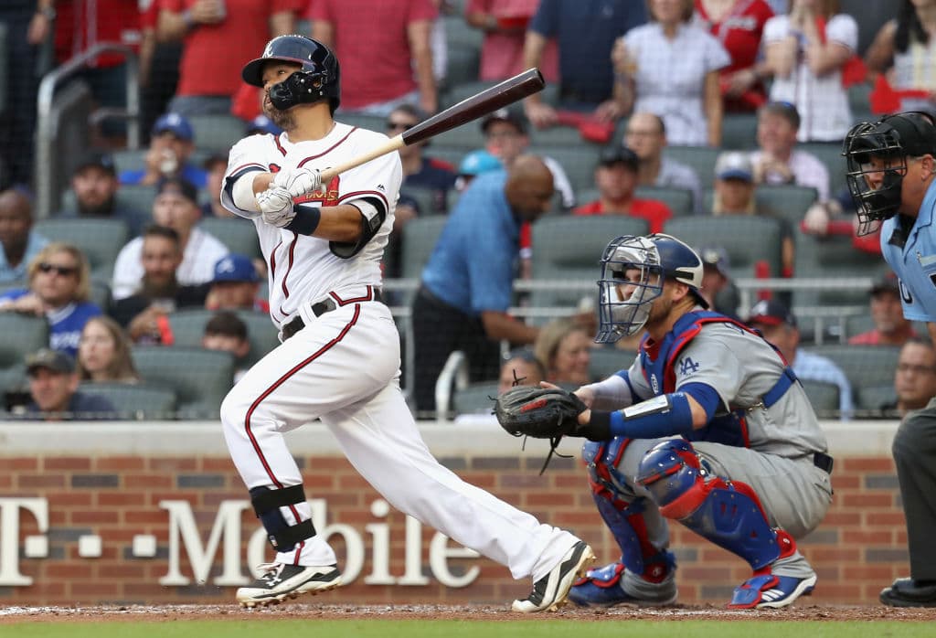 Kurt Suzuki pegó doblete al left-center que empujó a Johan Camargo y a Tyler Flowers para tomar ventaja de 2-1 en la cuarta entrada, el SunTrust Park estaba en plena ebullición.