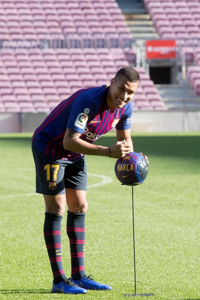 Murillo evitó compararse con Mina, aunque contó que su compatriota le "recomendó y aconsejó cosas" sobre su nuevo club.