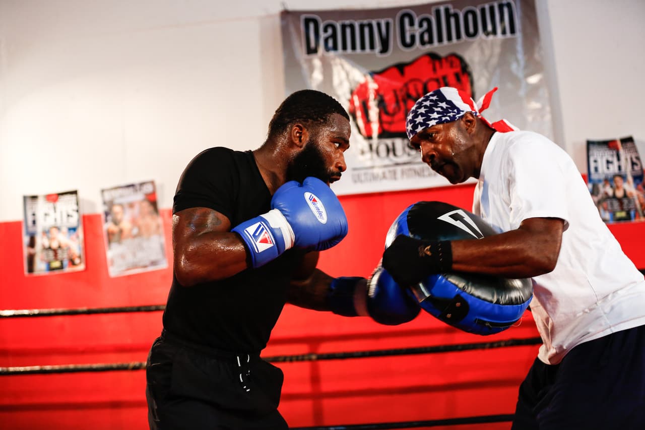 Adrien Broner, Khabib Allakhverdiev, José Pedraza y Edner Cherry enseñaron armas en entrenamiento público antes de sus peleas del próximo 3 de octubre.