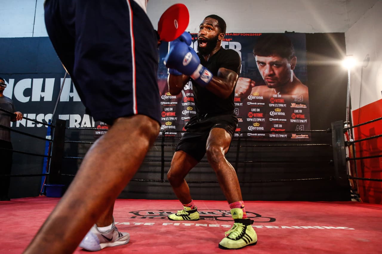Adrien Broner, Khabib Allakhverdiev, José Pedraza y Edner Cherry enseñaron armas en entrenamiento público antes de sus peleas del próximo 3 de octubre.
