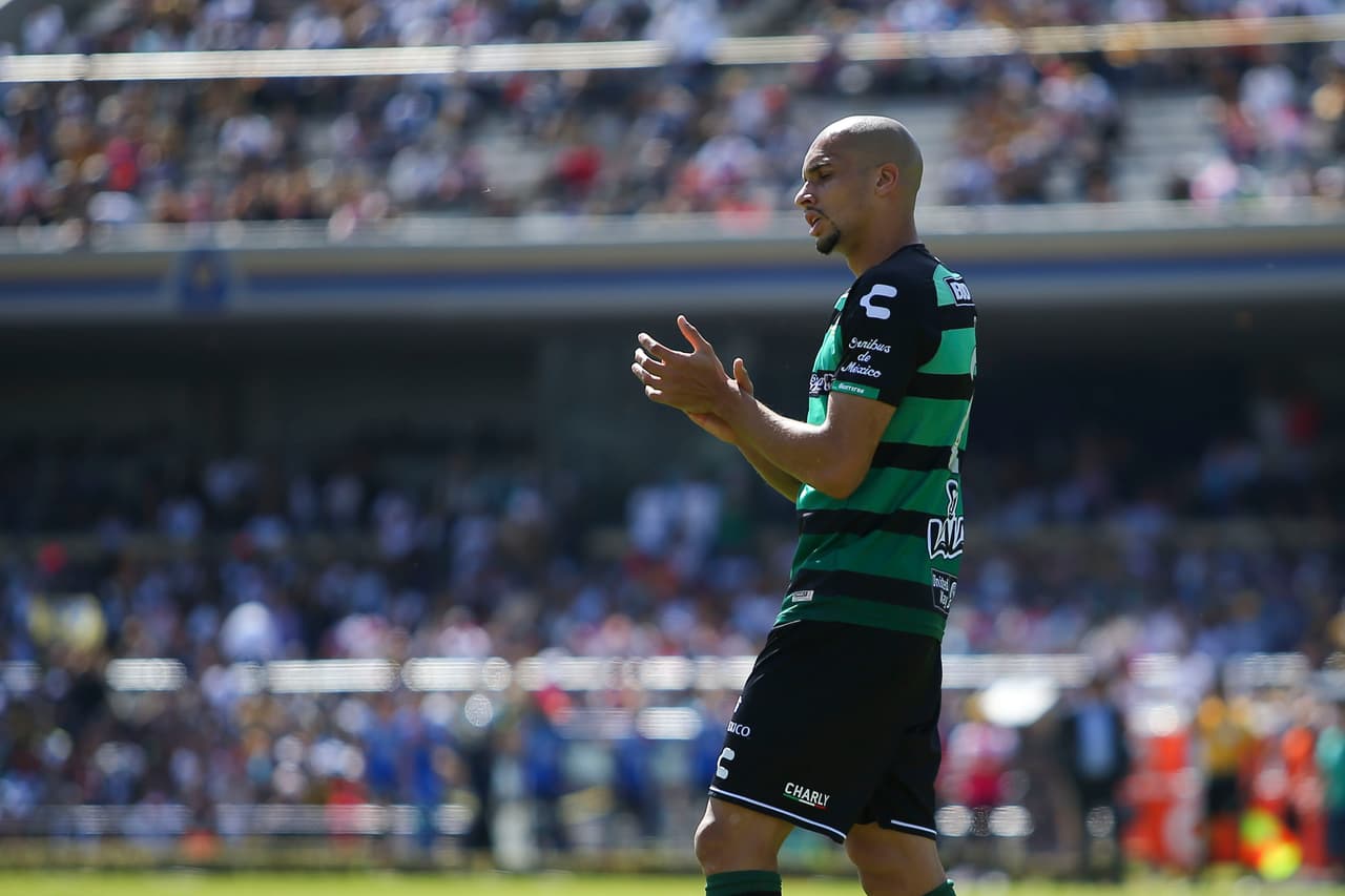 A pesar de eso, Santos entendió que aún tenía tiempo para ir a buscar el triunfo y así lo peleó.