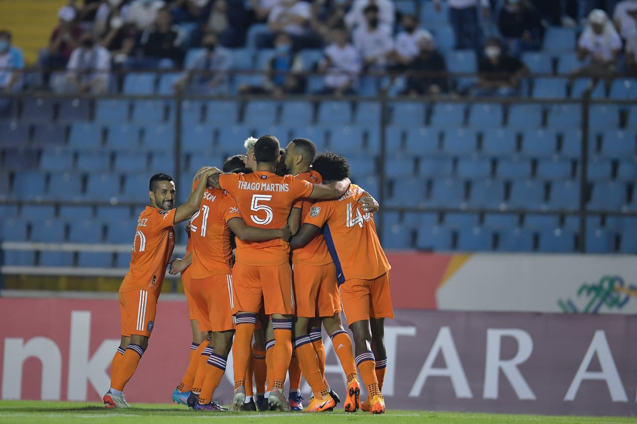 Tres minutos después, el NYC aprovechó un tiro directo para que Valentín Castellanos colara el esférico pegado al poste y complicara el panorama a los locales.
