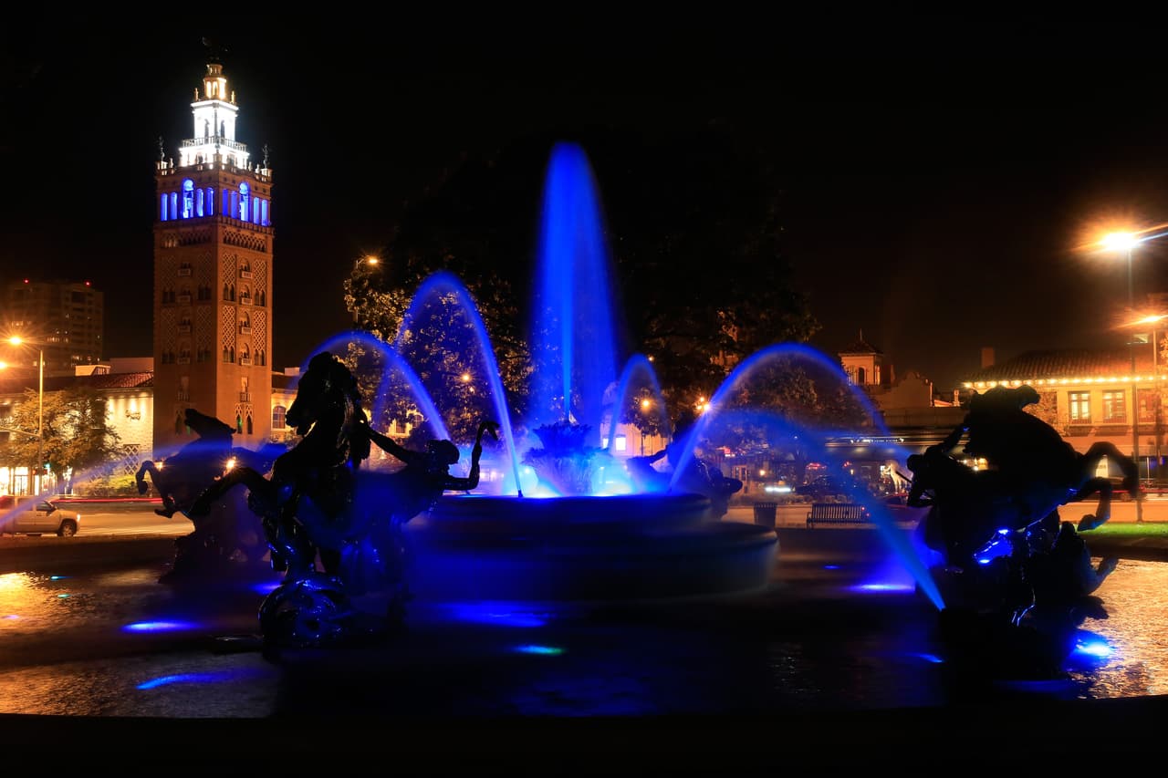 "Los Reales fueron pésimos por mucho tiempo y miren ahora, es un mar azul", comentó frente a Union Station. "Es divertido porque juntaron a mucha gente, de todas las nacionalidades, todo tipo de persona está aquí porque amamos a este equipo".